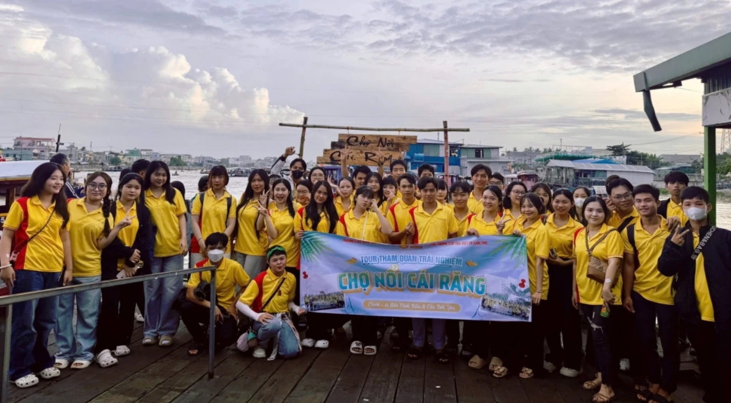 TÂN SINH VIÊN ĐẠI VIỆT 2025 THAM QUAN CHỢ NỔI CÁI RĂNG ĐỢT 1,2
