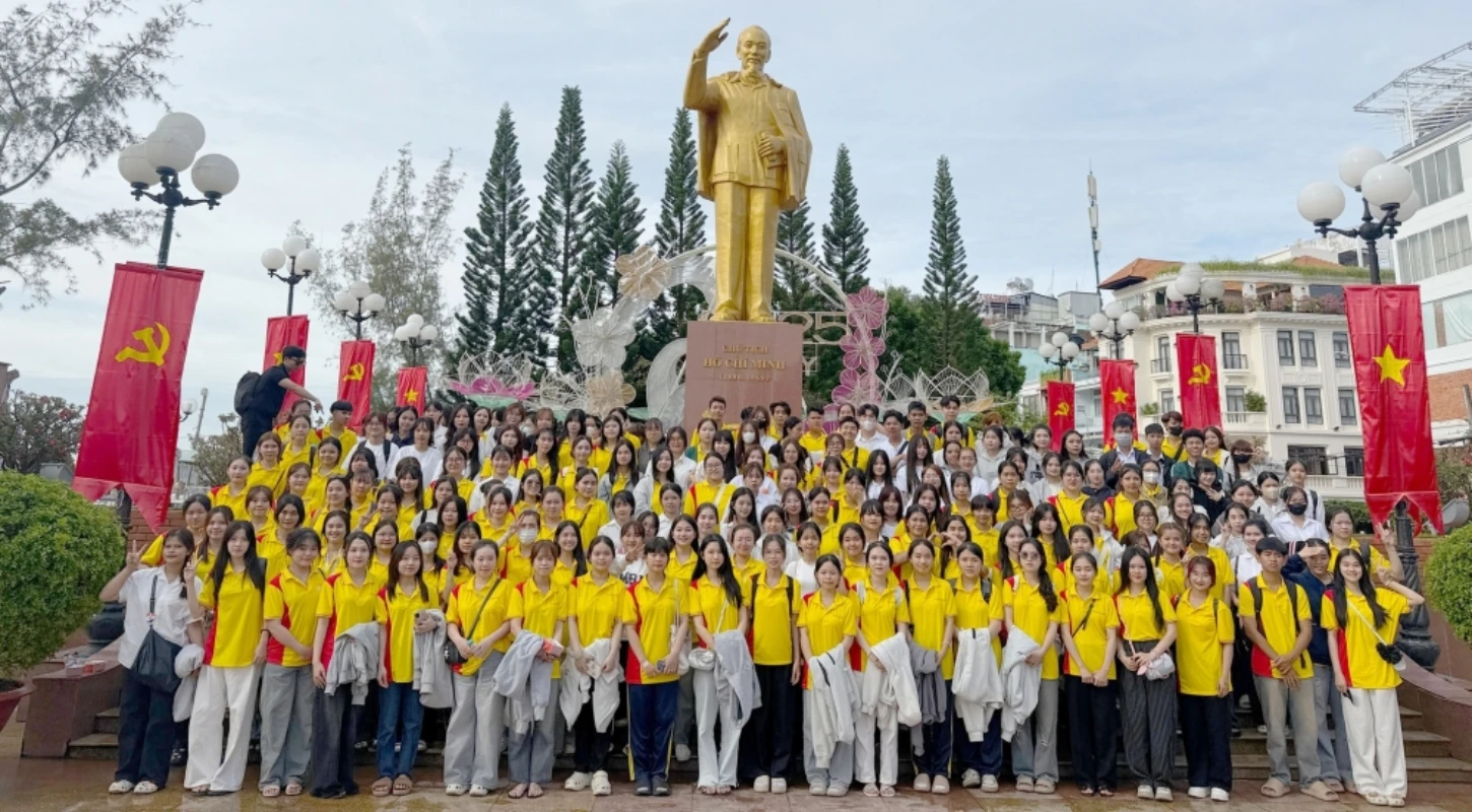 Tân Sinh Viên Đại Việt 2025 Tham Quan Chợ Nổi Cái Răng Đợt 3,4