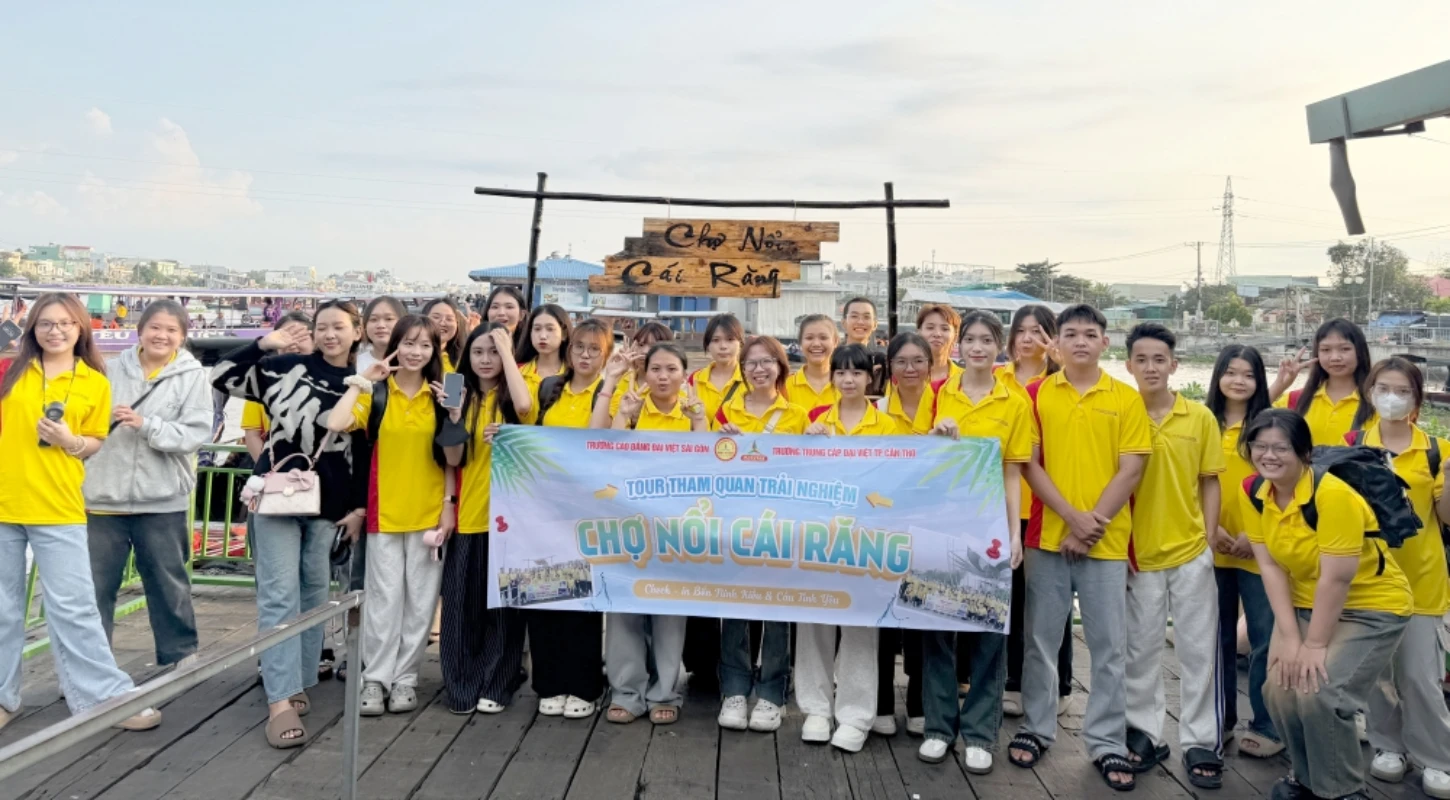 Tân Sinh Viên Đại Việt 2025 Tham Quan Chợ Nổi Cái Răng Đợt 5