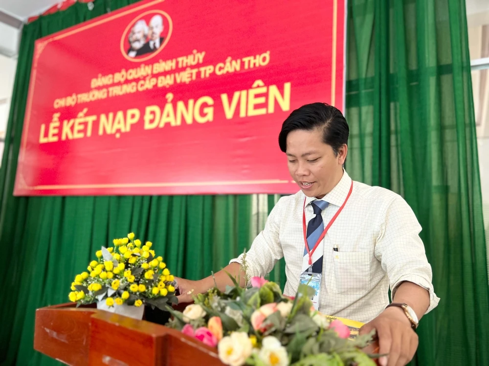 Lễ Kết Nạp Đảng Viên Mới 2025 – Trường Trung Cấp Đại Việt Thành Phố Cần Thơ