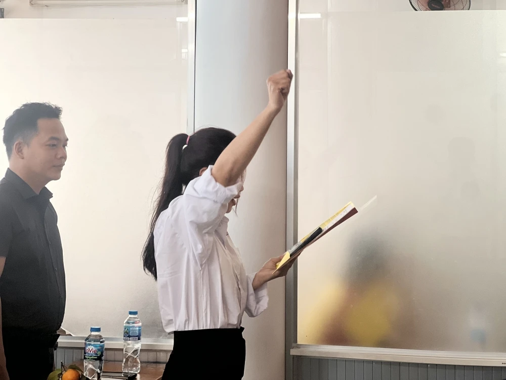 Lễ Kết Nạp Đảng Viên Mới 2025 – Trường Trung Cấp Đại Việt Thành Phố Cần Thơ