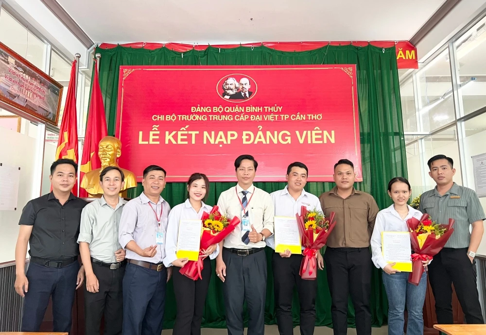 Lễ Kết Nạp Đảng Viên Mới 2025 – Trường Trung Cấp Đại Việt Thành Phố Cần Thơ