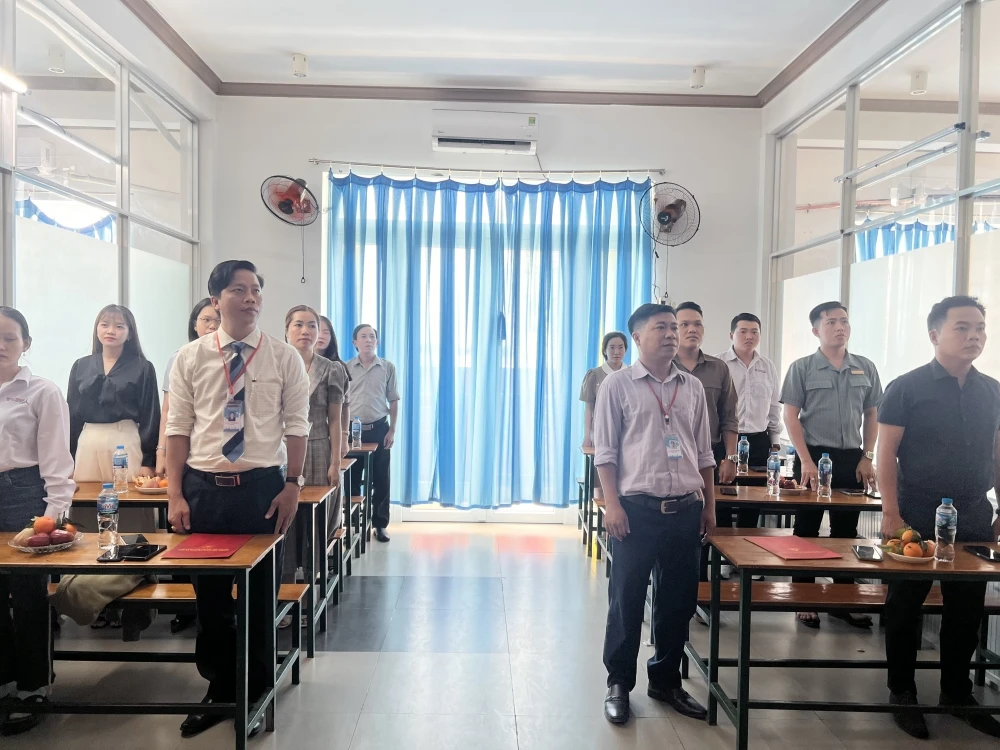 Lễ Kết Nạp Đảng Viên Mới 2025 – Trường Trung Cấp Đại Việt Thành Phố Cần Thơ