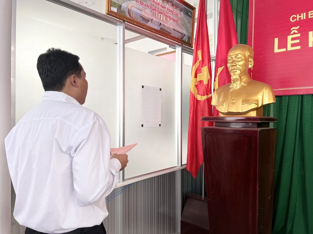 Lễ Kết Nạp Đảng Viên Mới 2025 – Trường Trung Cấp Đại Việt Thành Phố Cần Thơ