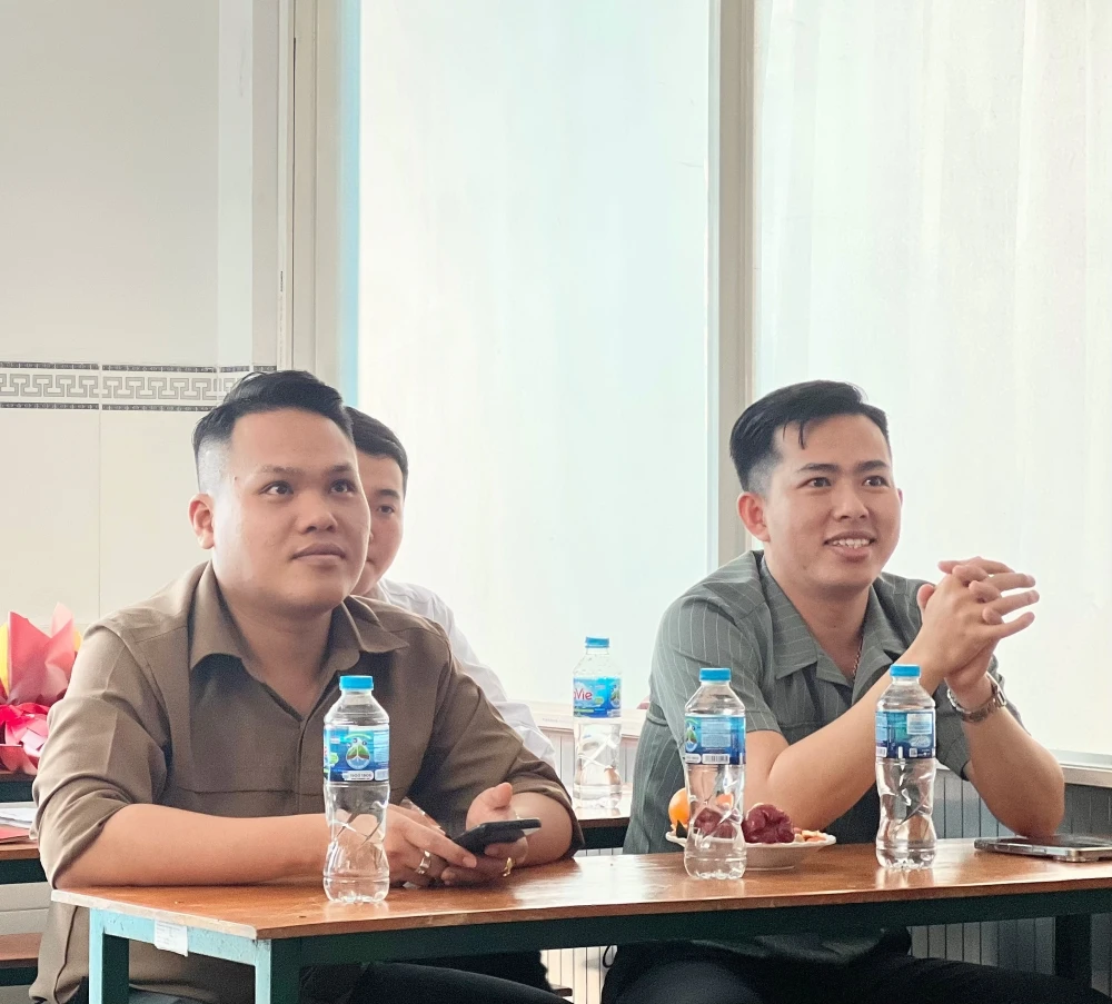 Lễ Kết Nạp Đảng Viên Mới 2025 – Trường Trung Cấp Đại Việt Thành Phố Cần Thơ