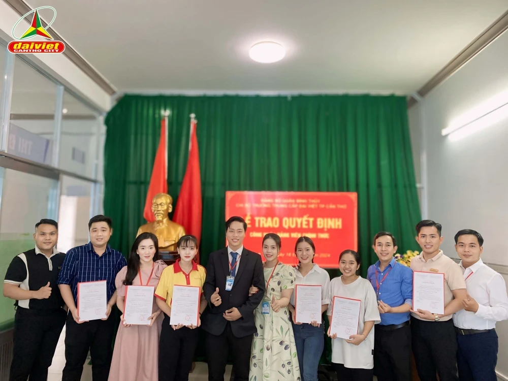 Lễ Công Nhận Đảng Viên Chính Thức tại Trường Trung Cấp Đại Việt Thành Phố Cần Thơ – Năm 2024