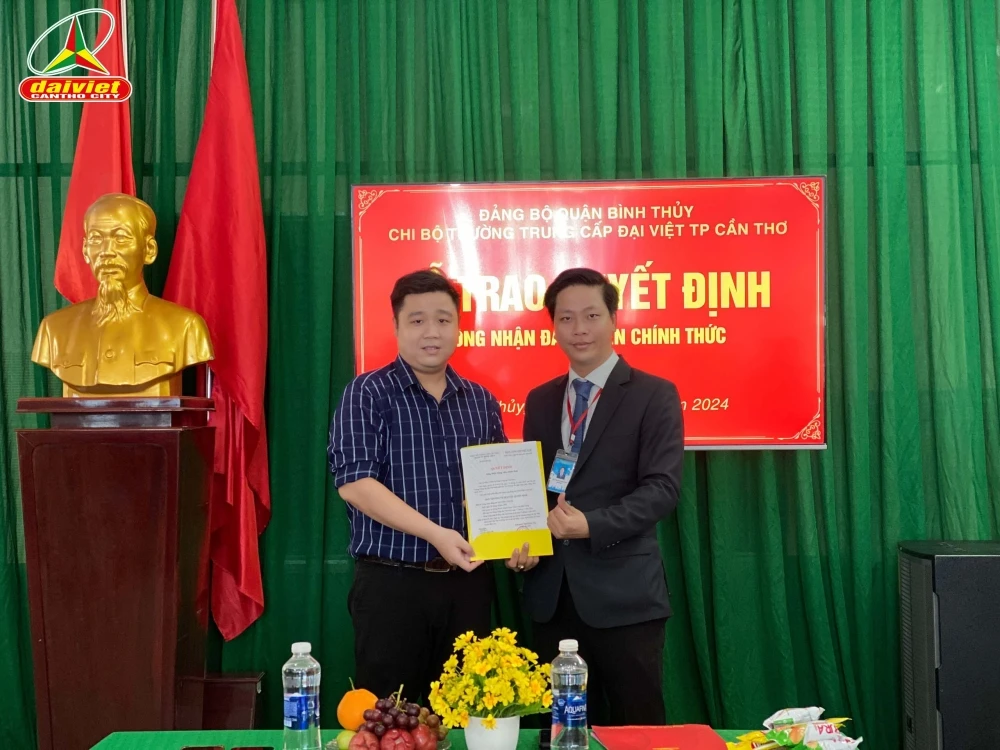 Lễ Công Nhận Đảng Viên Chính Thức tại Trường Trung Cấp Đại Việt Thành Phố Cần Thơ – Năm 2024