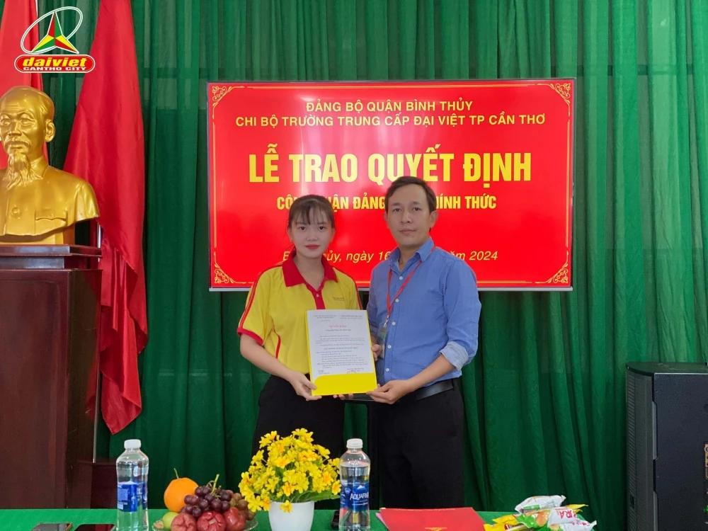 Lễ Công Nhận Đảng Viên Chính Thức tại Trường Trung Cấp Đại Việt Thành Phố Cần Thơ – Năm 2024