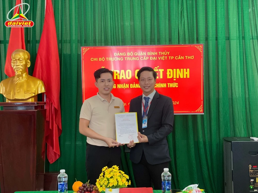 Lễ Công Nhận Đảng Viên Chính Thức tại Trường Trung Cấp Đại Việt Thành Phố Cần Thơ – Năm 2024