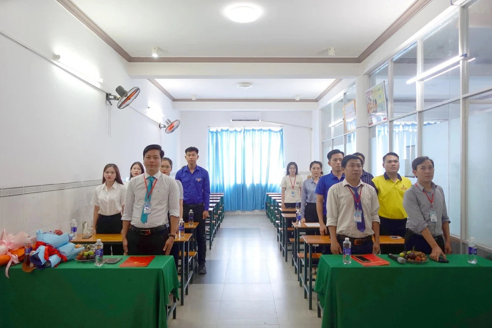 Lễ Kết Nạp Đảng Viên Mới tại Trường Trung Cấp Đại Việt Thành Phố Cần Thơ Tp Cần Thơ Ngày 30/7/2024