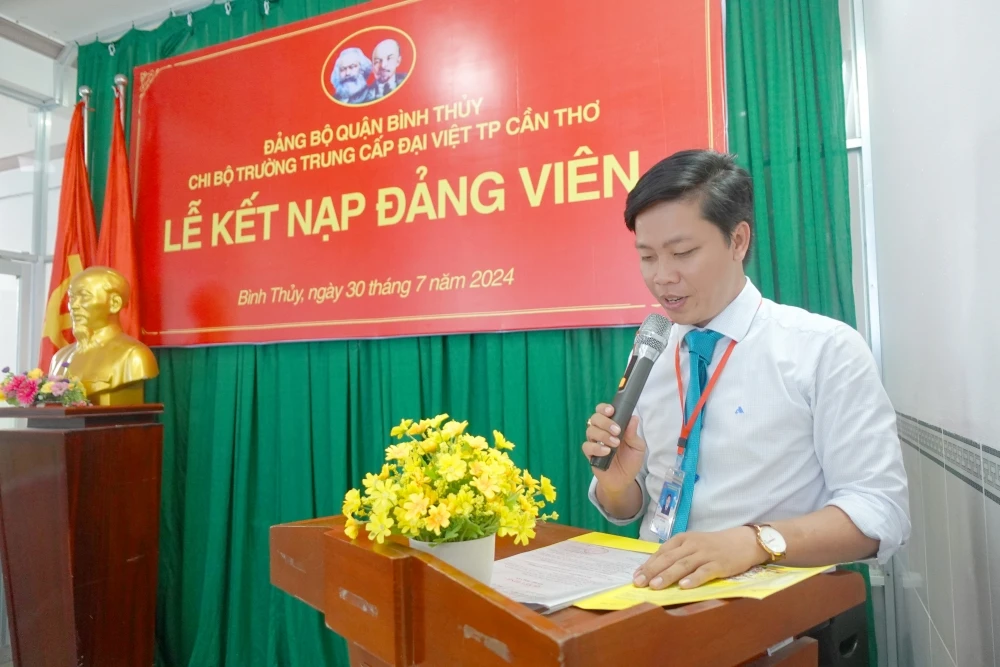 Lễ Kết Nạp Đảng Viên Mới tại Trường Trung Cấp Đại Việt Thành Phố Cần Thơ Tp Cần Thơ Ngày 30/7/2024