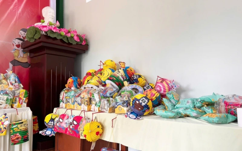 Sinh Viên Đại Việt Cần Thơ Tất Bật Chuẩn Bị Đêm Hội Trăng Rằm 2025 | Trường Cao Đẳng Đại Việt Sài Gòn Cơ Sở Cần Thơ