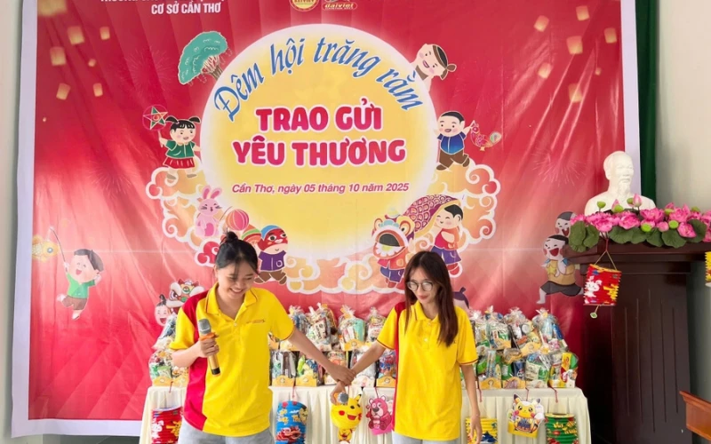 Sinh Viên Đại Việt Cần Thơ Tất Bật Chuẩn Bị Đêm Hội Trăng Rằm 2025 | Trường Cao Đẳng Đại Việt Sài Gòn Cơ Sở Cần Thơ