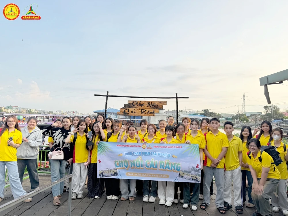 Tân Sinh Viên Đại Việt 2025 Tham Quan Chợ Nổi Cái Răng Đợt 5