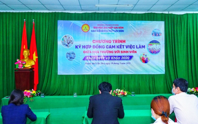 Ký Hợp Đồng Cam Kết & Giới Thiệu Việc Làm Cho SV Khóa 2019–2020
