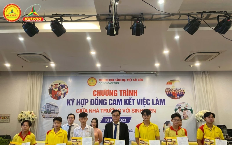 Chương Trình Ký Hợp Đồng Cam Kết Và Giới Thiệu Việc Làm Với Sinh Viên Khóa 2023