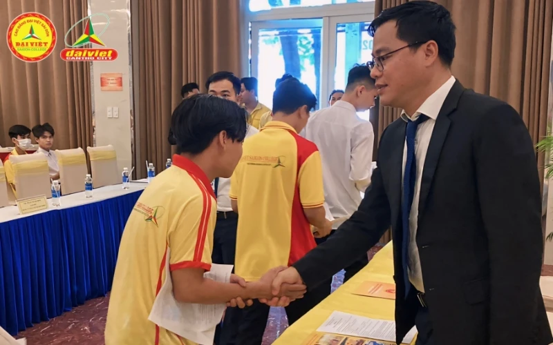 Chương Trình Ký Hợp Đồng Cam Kết Và Giới Thiệu Việc Làm Với Sinh Viên Khóa 2023