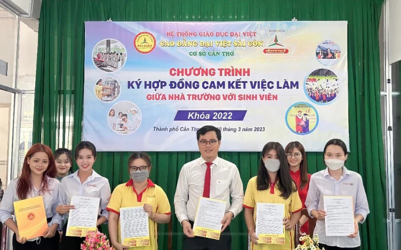 Lễ Ký Hợp Đồng Cam Kết Việc Làm Với Sinh Viên Khóa 2022