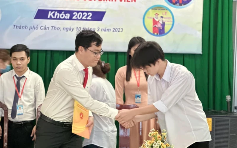 Lễ Ký Hợp Đồng Cam Kết Việc Làm Với Sinh Viên Khóa 2022