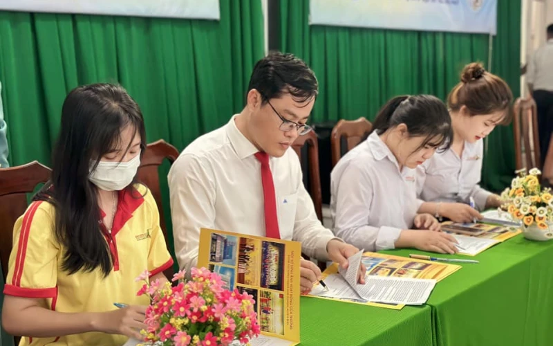 Lễ Ký Hợp Đồng Cam Kết Việc Làm Với Sinh Viên Khóa 2022